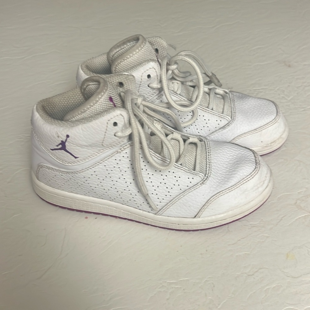 Youth size Jordans size 1. Worn but minimal wear signs of wear.